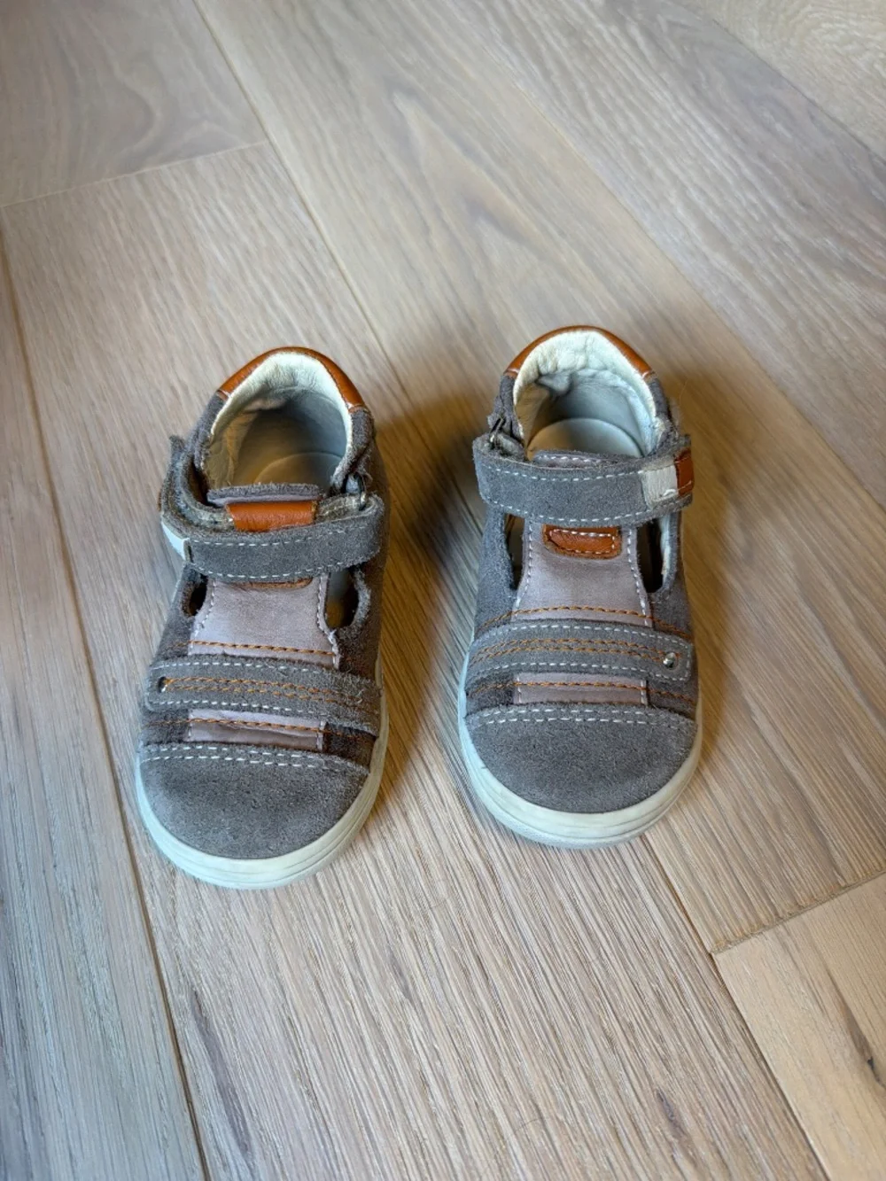 Bopy toddler shoes size 4.5-5 (size 20)